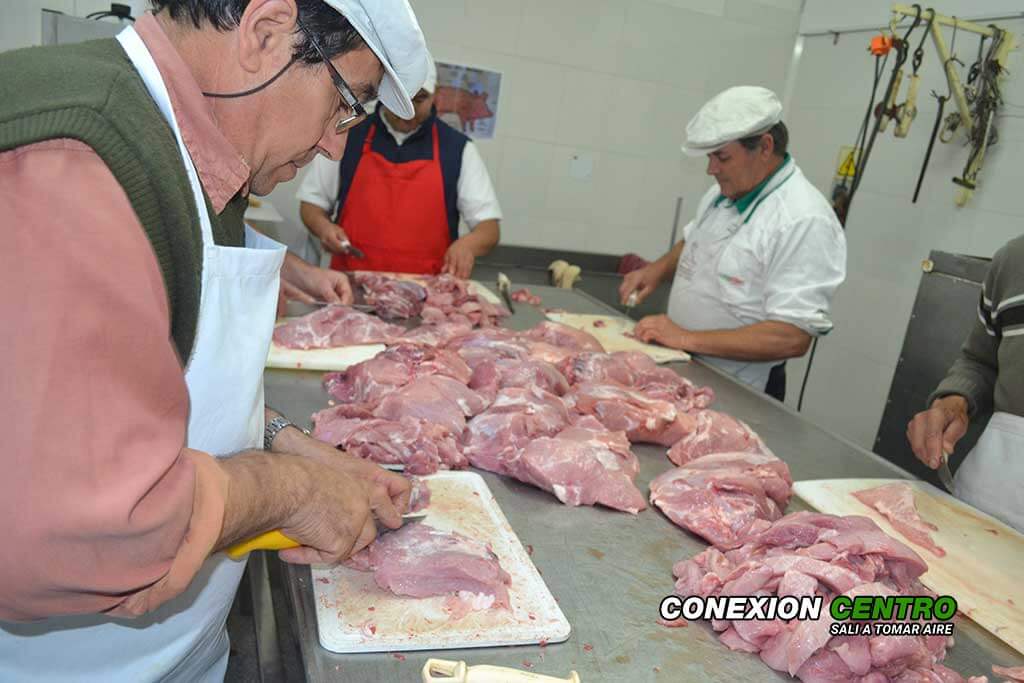 Colonia Caroya: prepara sus salames típicos