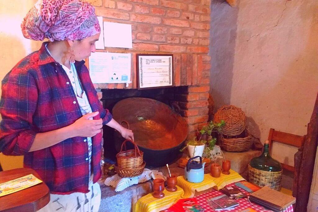 Turismo Rural: Loica dulces y licores, recetas ancestrales loica dulces y licores